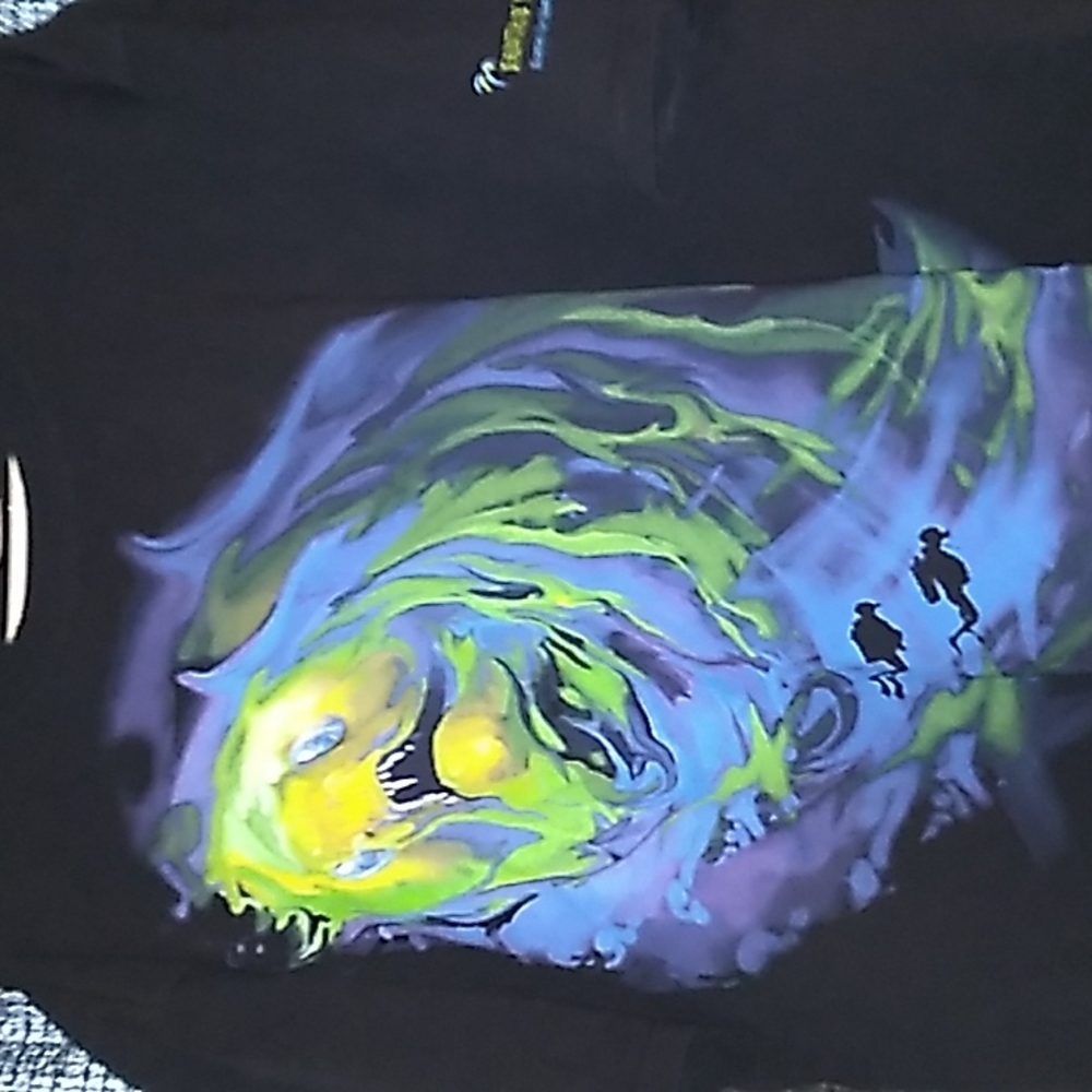 CRAZY COOL VINTAGE SHARK or Piranha WITH SCUBA DIVERS T-SHIRT